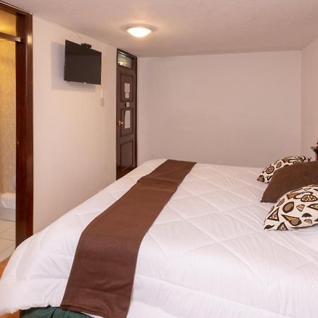 Hotel Nass Sol De Quito Esterno foto