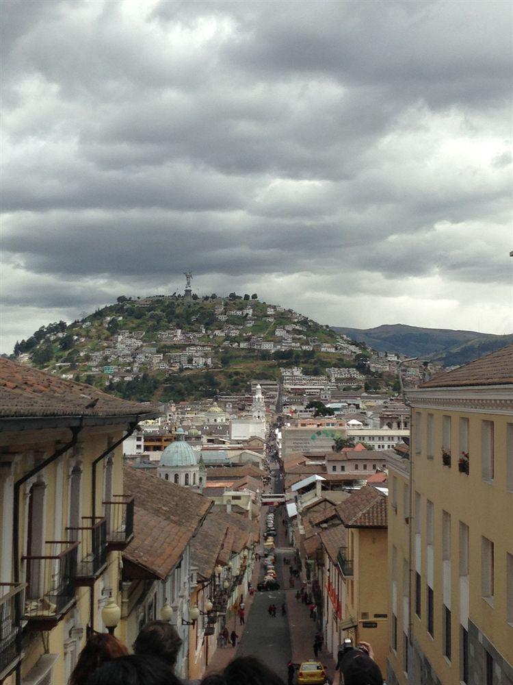 Hotel Nass Sol De Quito Esterno foto