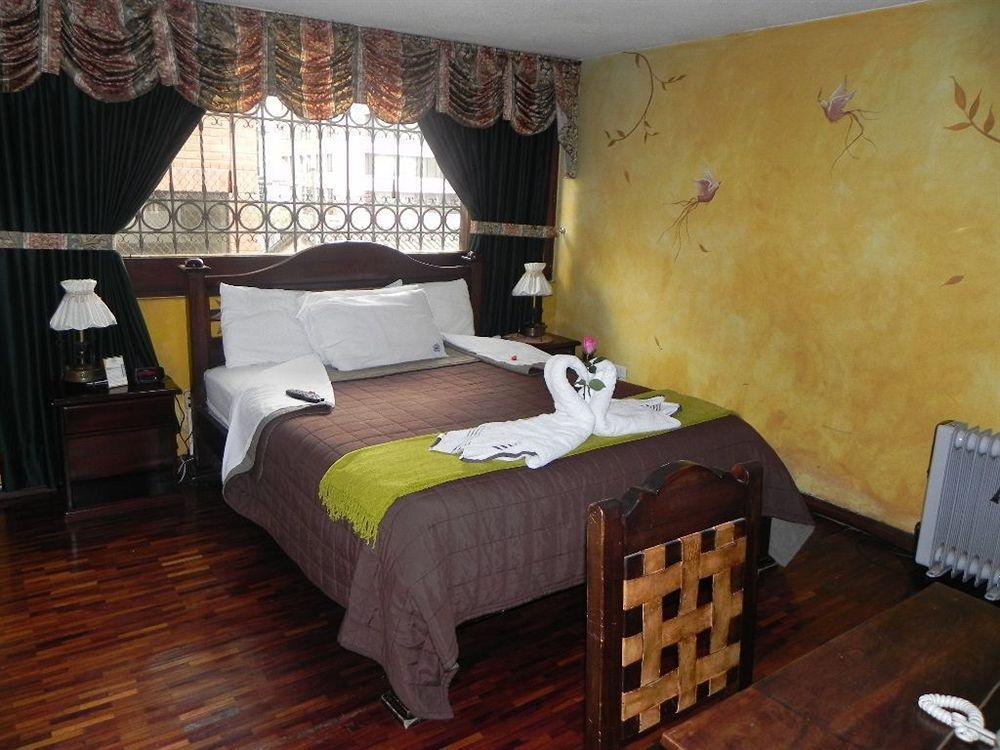 Hotel Nass Sol De Quito Esterno foto