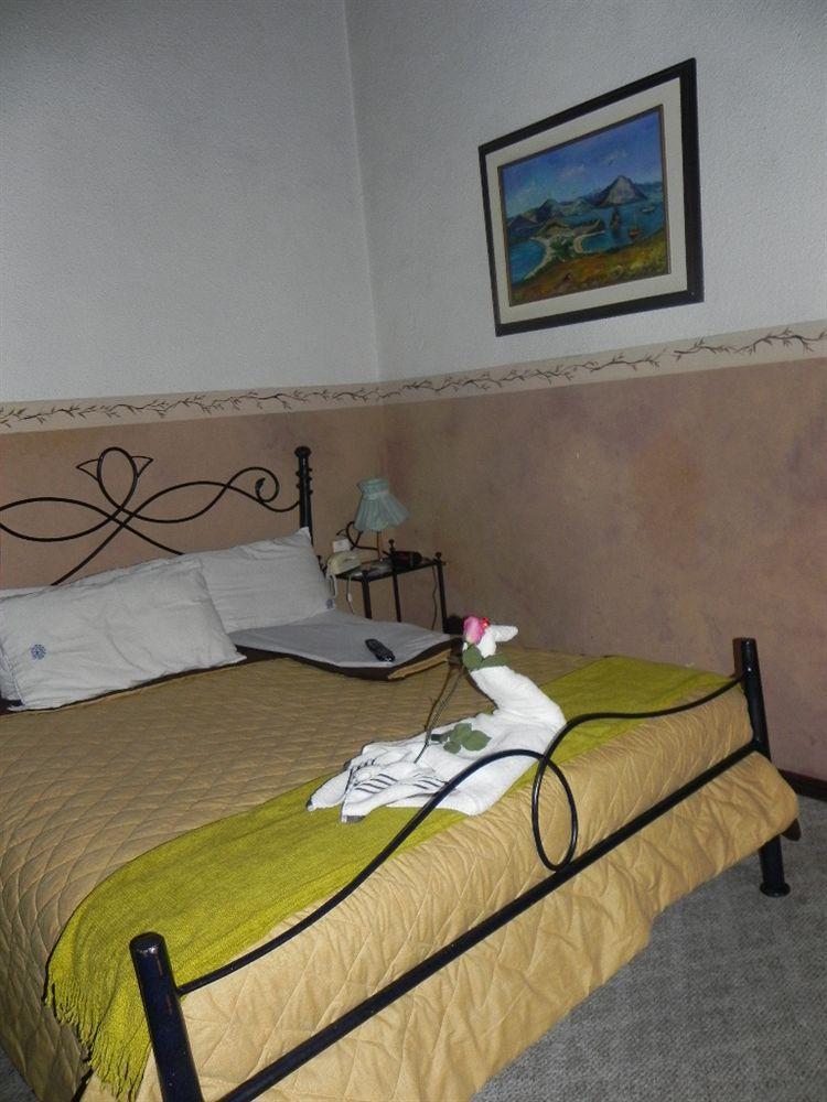 Hotel Nass Sol De Quito Esterno foto