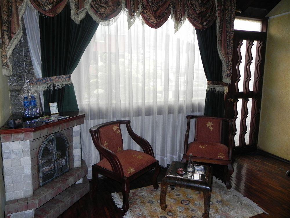 Hotel Nass Sol De Quito Esterno foto