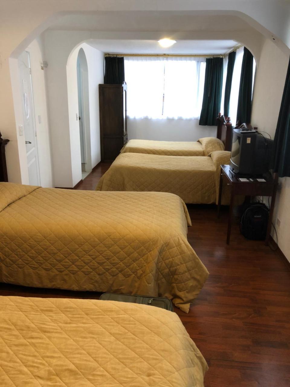 Hotel Nass Sol De Quito Esterno foto