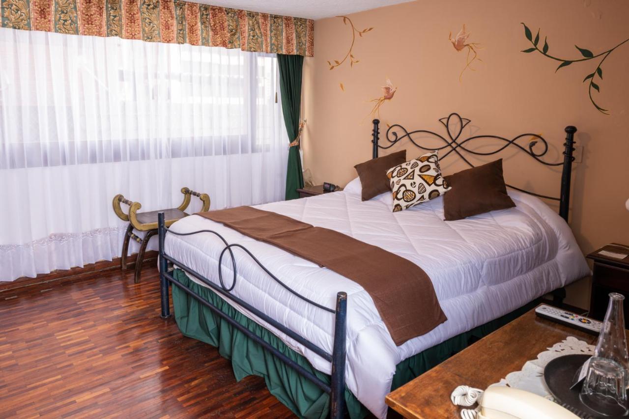 Hotel Nass Sol De Quito Esterno foto